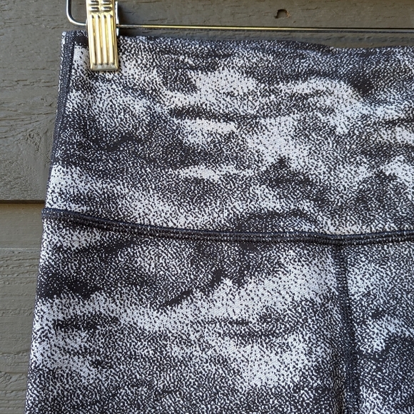 Lululemon Wunder Under Crop (Hi-Rise) (21") Luon Hazy Days Black White - Picture 4 of 10